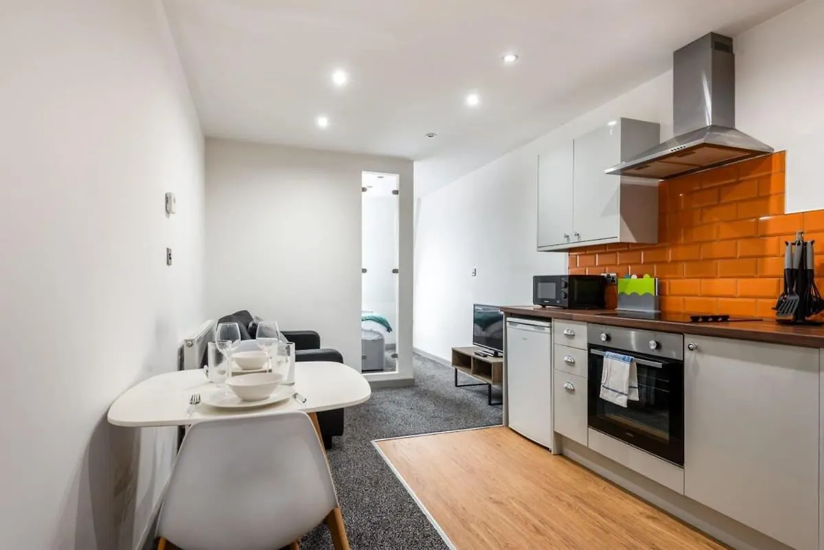 Centrally Located 1 Bed Budget Flat In Halifax 0*,
